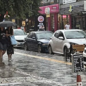 afyonkarahisarda saganak yagis trafigi olumsuz etkiledi mfd5qzj7