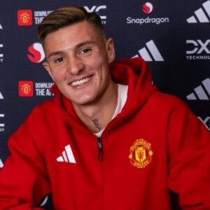 manchester united benjamin seskoyu 2030a kadar renklerine bagladi J92Trtqn