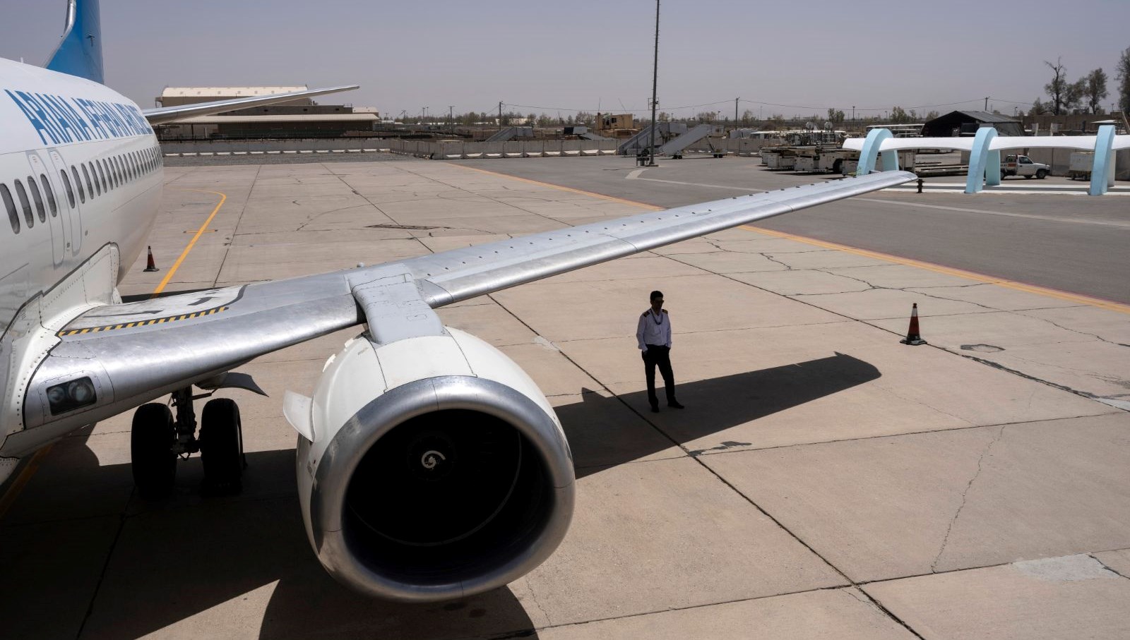 13 yasindaki cocuk ucagin inis takimina saklanarak yolculuk yapti PKB3Mtty