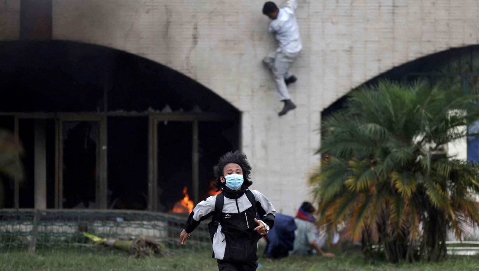 nepalde polis protestoculara ates acti 14 kisi oldu bg9dh5r8