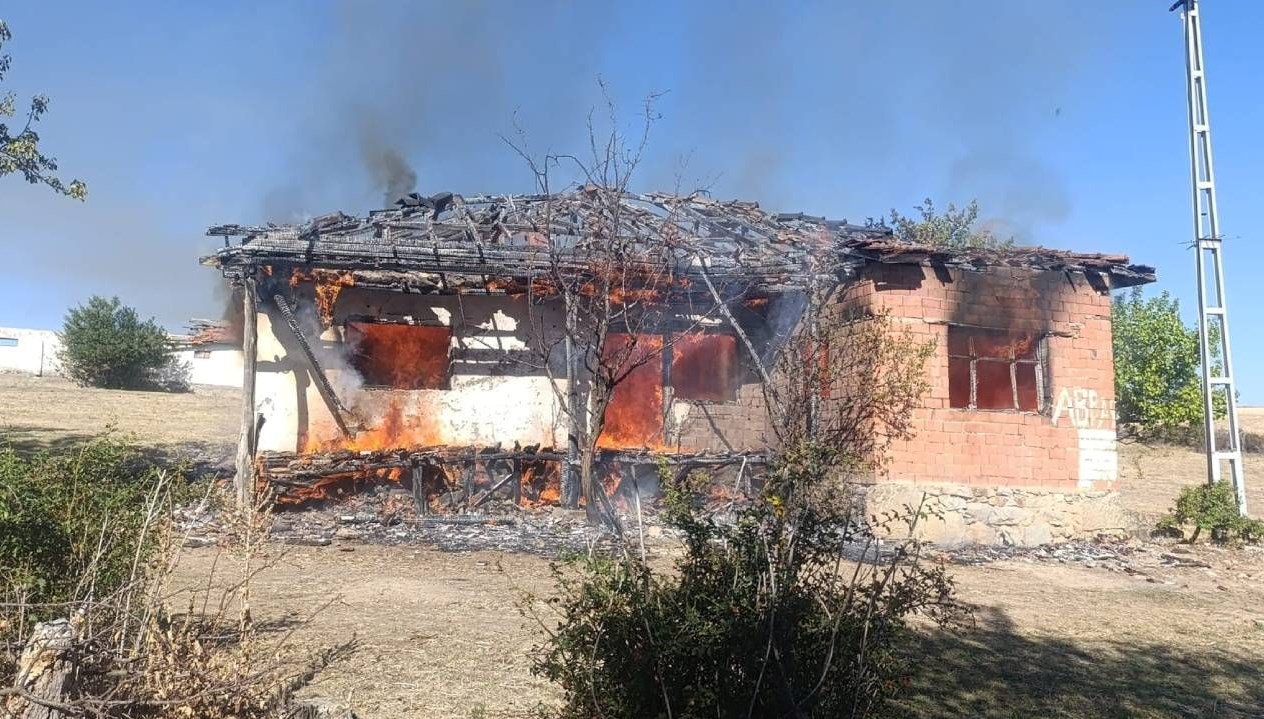 yozgatta kullanilmayan ev yandi EDK8kkWK