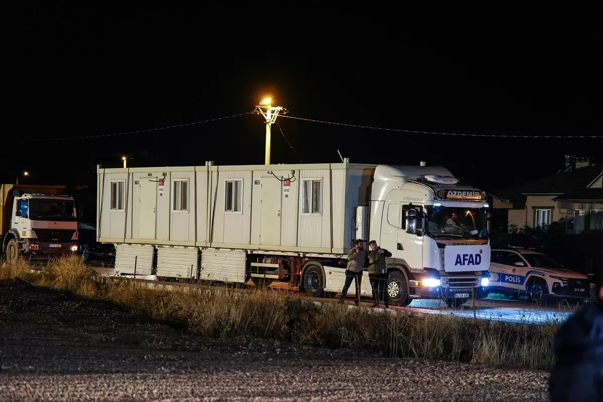 afad depremzedeler icin 100 konteyner kurulumuna basladi A3gFAp8G.jpg