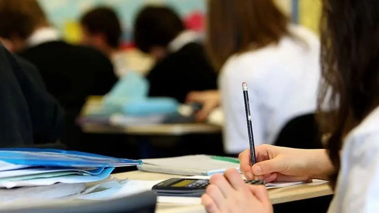 chpli ozcagdas okullara kadrolu okul sagligi hemsiresi gorevlendirilmesi icin tbmmye kanun teklifi verdi gmFmskOv