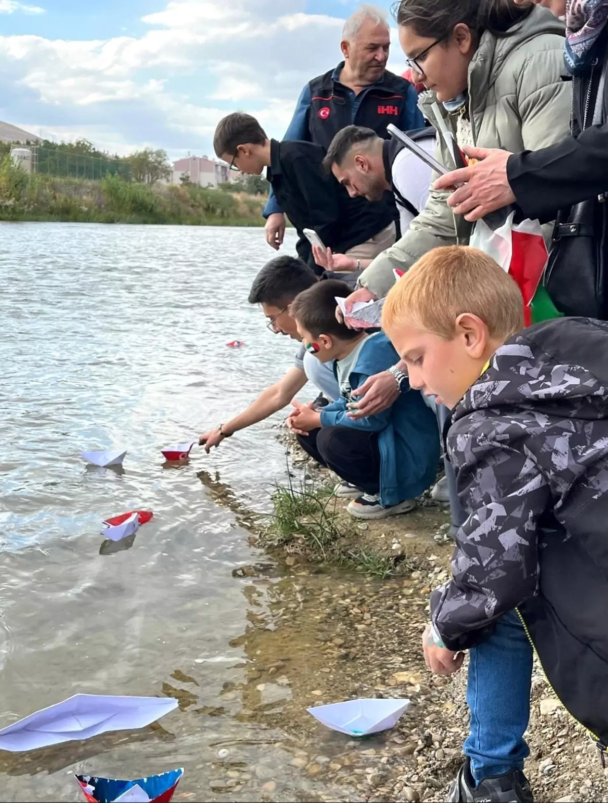 cocuklar filistin icin kagit gemilerle destek verdi 2mwTbbIk