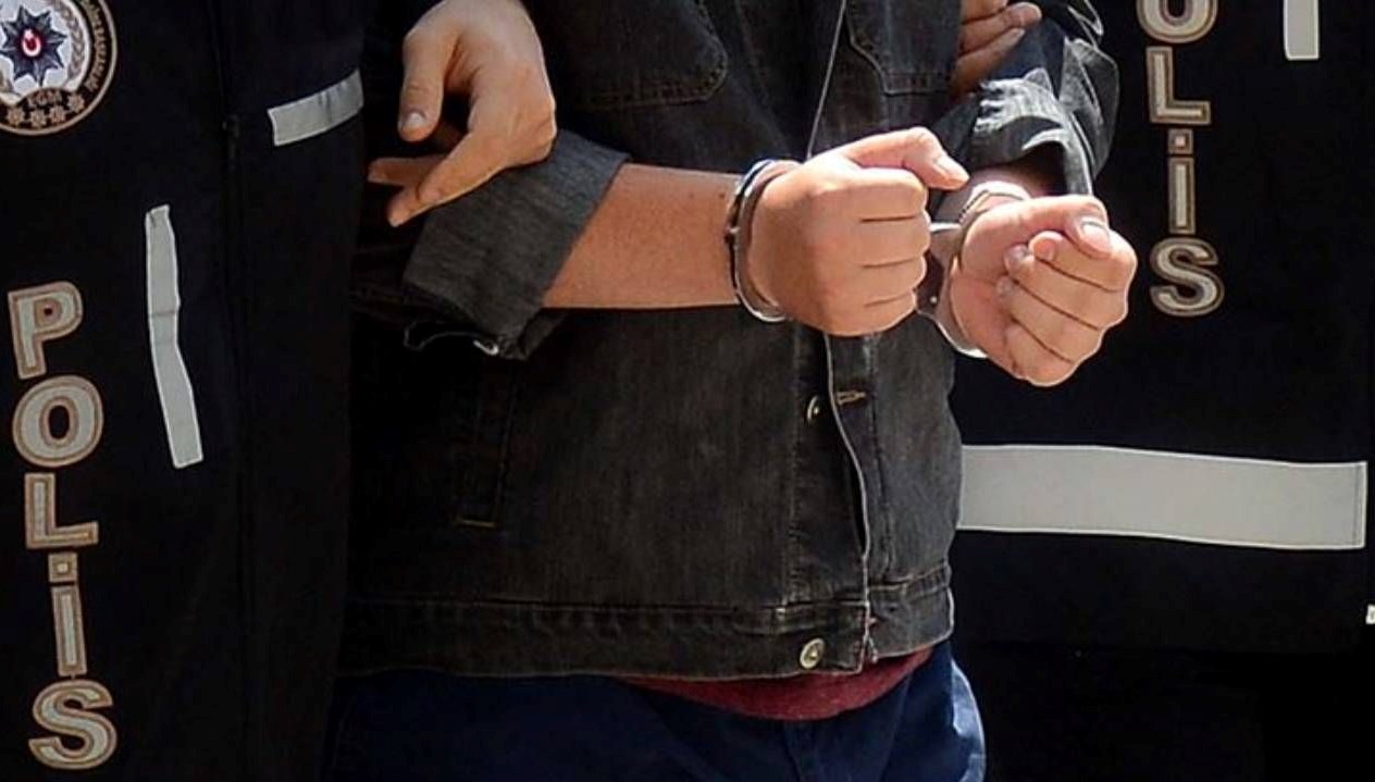 eski esine ve yanindaki kisiye bicakla saldirdi GvTmhBet