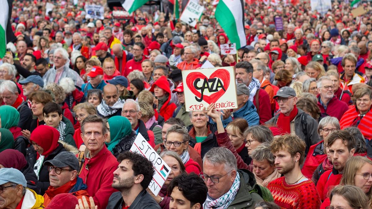 hollandada israil protestosu 250 bin kisi hukumete karsi sokaklara dokuldu 8HH8sqNd