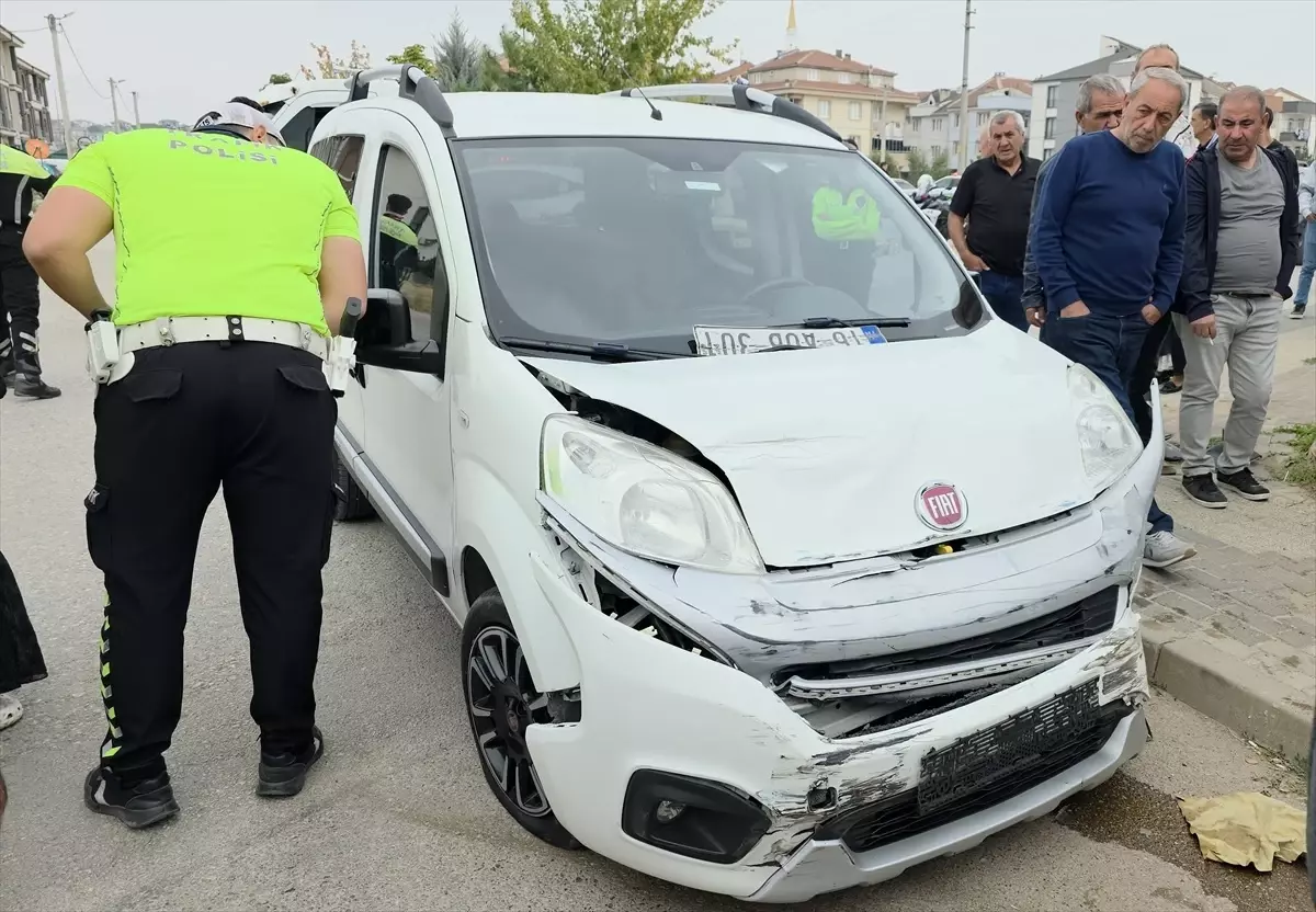 inegolde trafik kazasi 3 yarali enRB4mg4