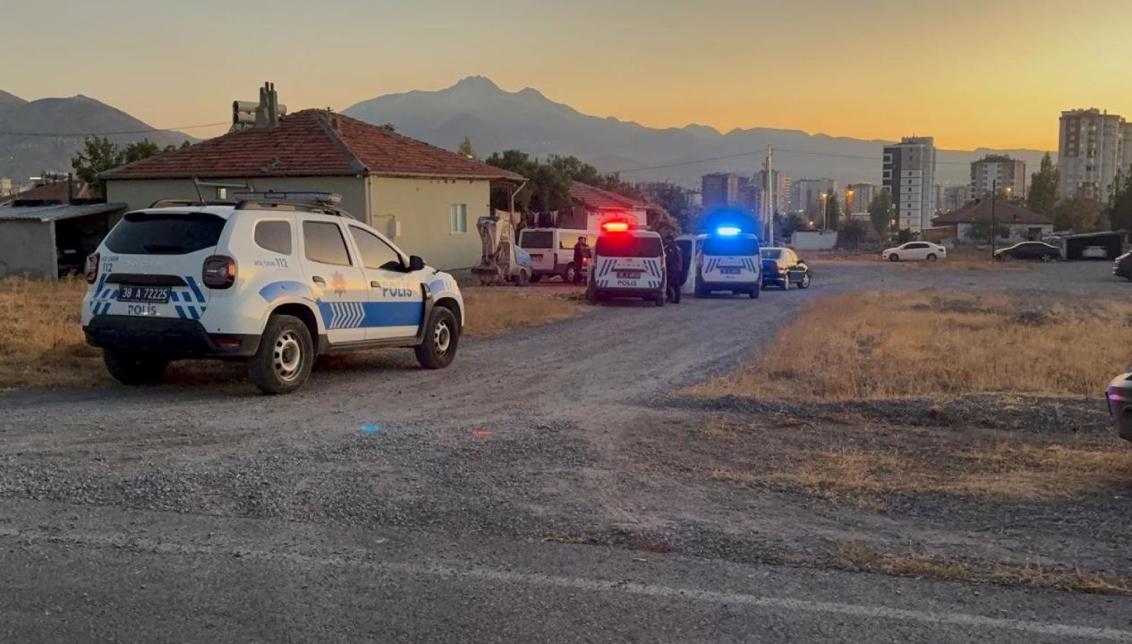 kar maskeli saldirganlar baba ve oglunu vurdu kuKN2KlR