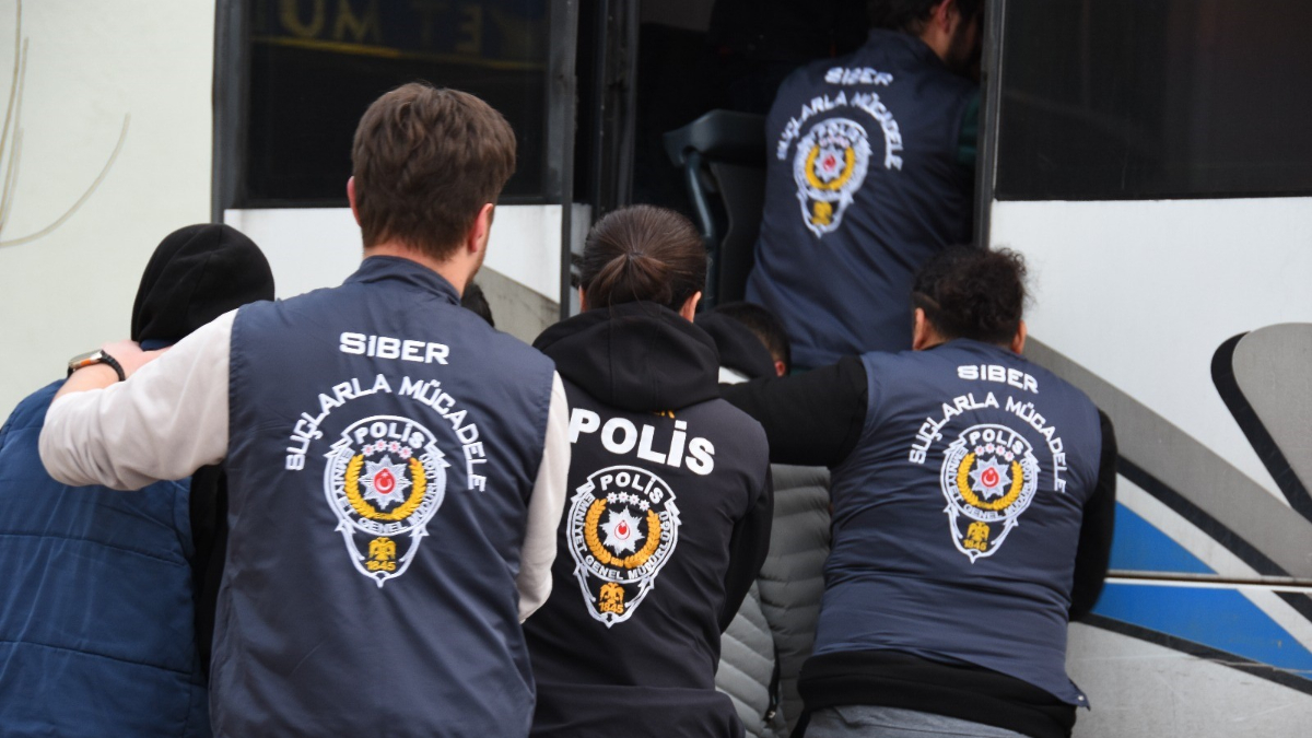 nevsehirde sosyal medya dolandiricilarina operasyon 8 kisi tutuklandi 85PZDhzq.jpg