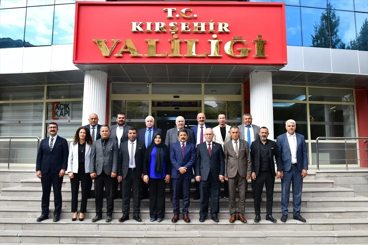 vali demiryurek muhtarlarla bulustu PZuegZHJ.jpg