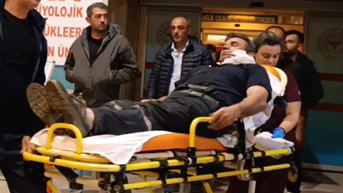 bursada romorkun kopan halat demiri bir kisinin yuzune saplandi Jvh9x3Tm.jpg