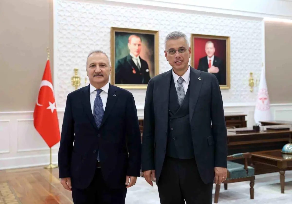 mhpden saglik bakanina ziyaret XBCl1Mx1.jpg