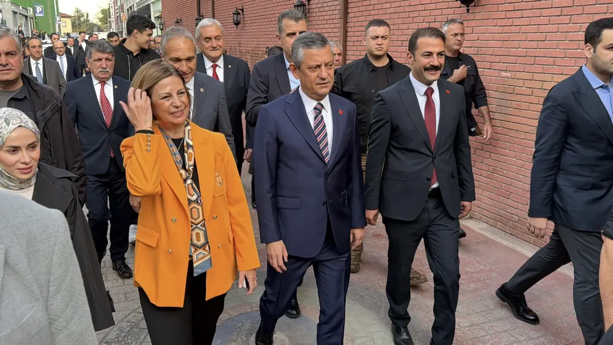 ozgur ozelden genclere yok aciklamasi NcJp2gbQ.jpg