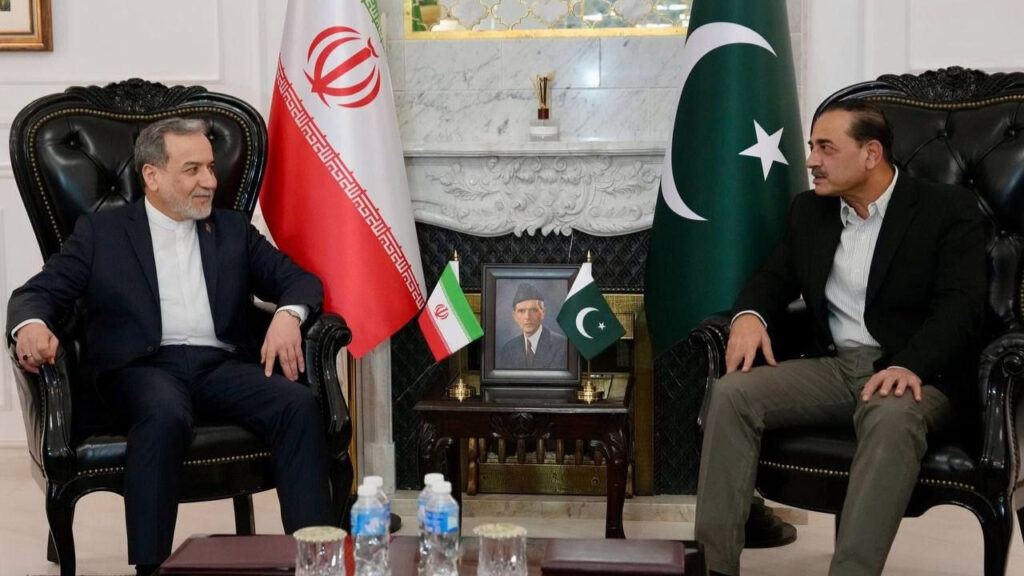İran Dışişleri Bakanı Abbas Arakçi, Pakistan Genelkurmay Başkanı ile Bir Araya Geldi
