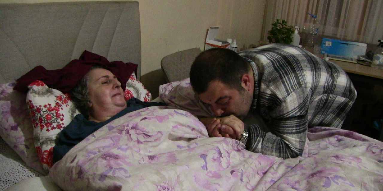 Anneler Günü’nde Acı Bir Veda: 10 Yıldır Bakımını Üstlendiği Annesini Kaybetti