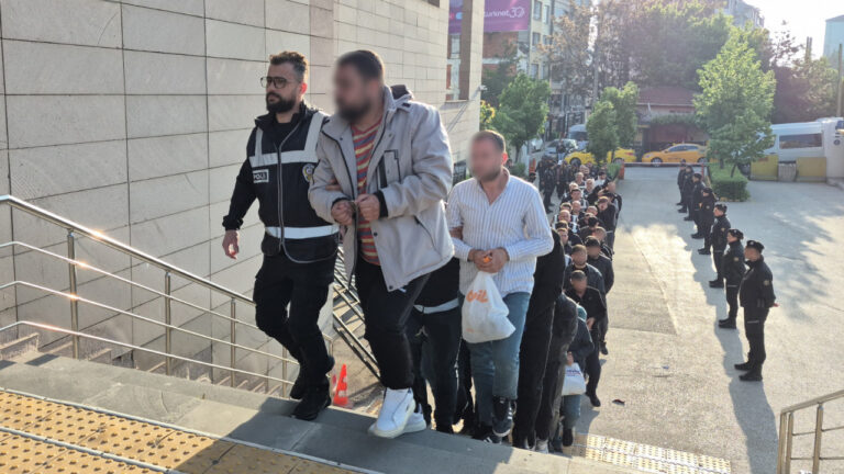 33-ilde-87-milyar-liralik-yasa-disi-bahis-operasyonu-45-supheli-hakim-karsisinda-pgMKZOJn