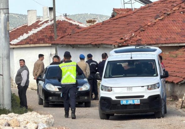 arazi-anlasmazligi-kanli-bitti-amcasini-oldurdu-kuzenini-yaraladi-JEKsHvVq