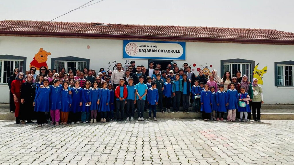 ASÜ Öğrencilerinden Köy Okullarına 7 Bin Kitaplık Önemli Destek