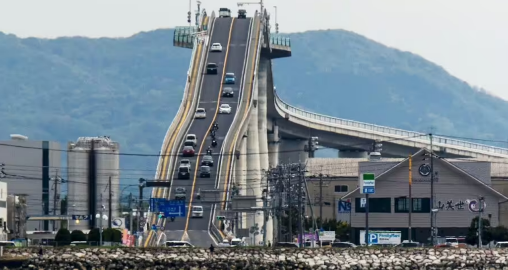 Japonya’da Açılışı Yapılan En Dik Köprü: Eshima Ohashi