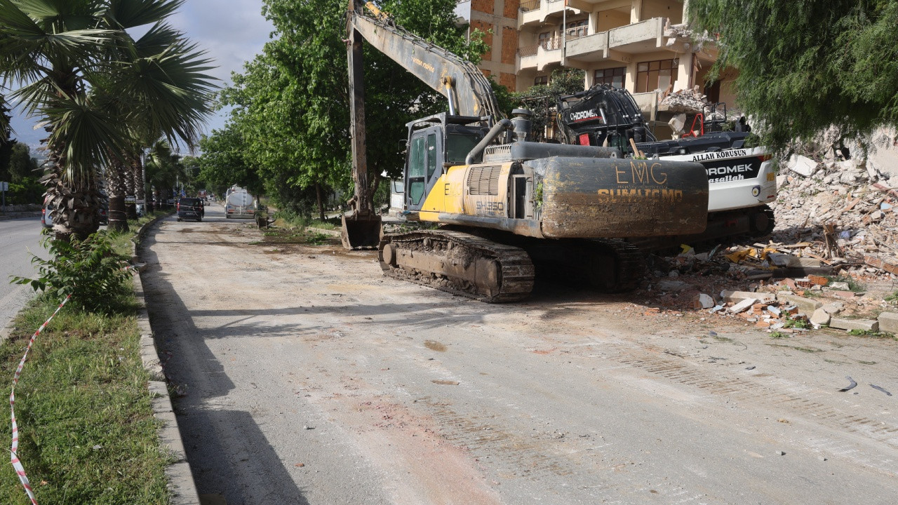 Hatay’da Korkunç Trafik Kazası: 1 Kişi Hayatını Kaybetti, 3 Yaralı