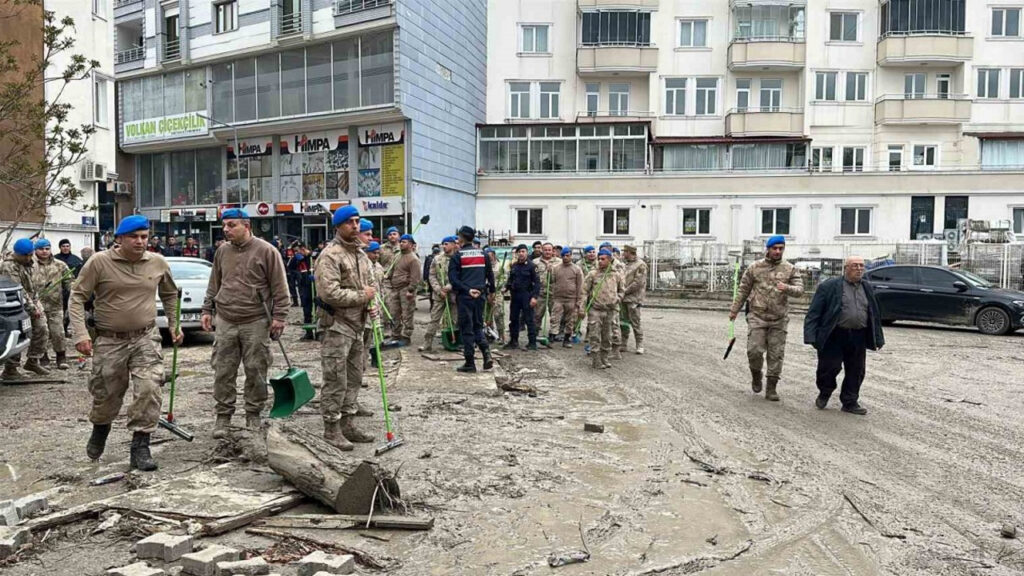 Havza’da Sel Felaketi: 1.063 Personel ile Yoğun Müdahale