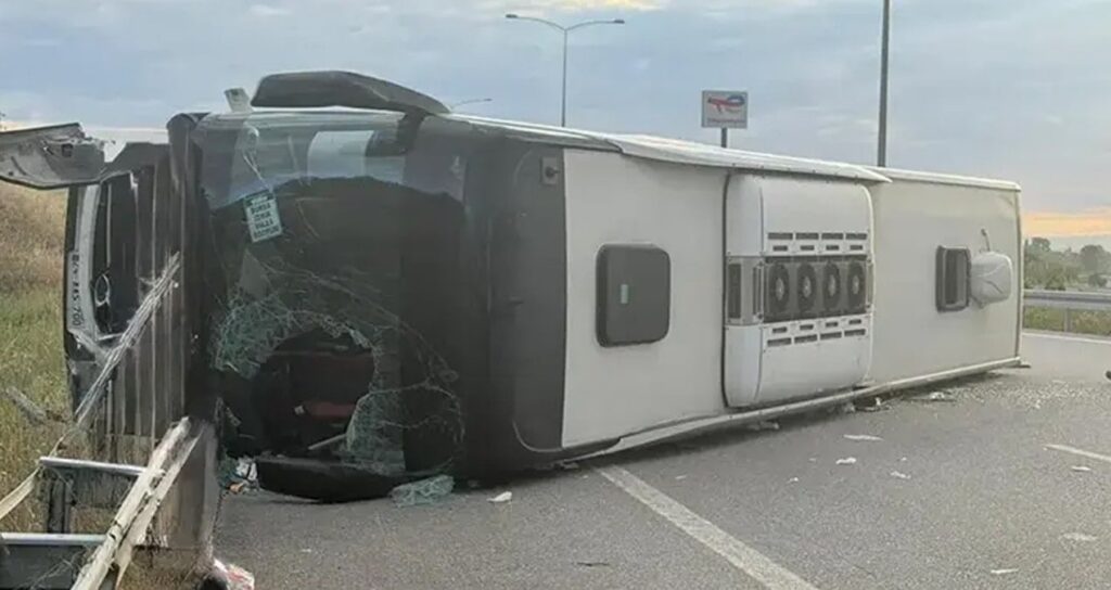İstanbul-İzmir Otoyolu’nda Otobüs Devrildi: 36 Kişi Yaralandı