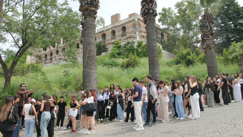 Manisa ve Efes Selçuk Arasında Kültürel Bir Bağ