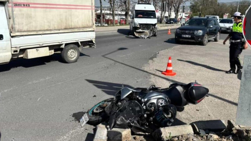 Elazığ’da Motosiklet ve Minibüs Çarpıştı: Bir Yaralı