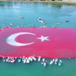 Sapanca Gölü’nde 1923 Metrekarelik Dev Türk Bayrağı Coşkuyla Açıldı